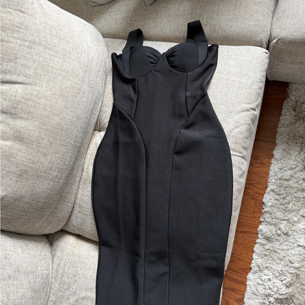 Elegant Black Sleeveless Midi Dress